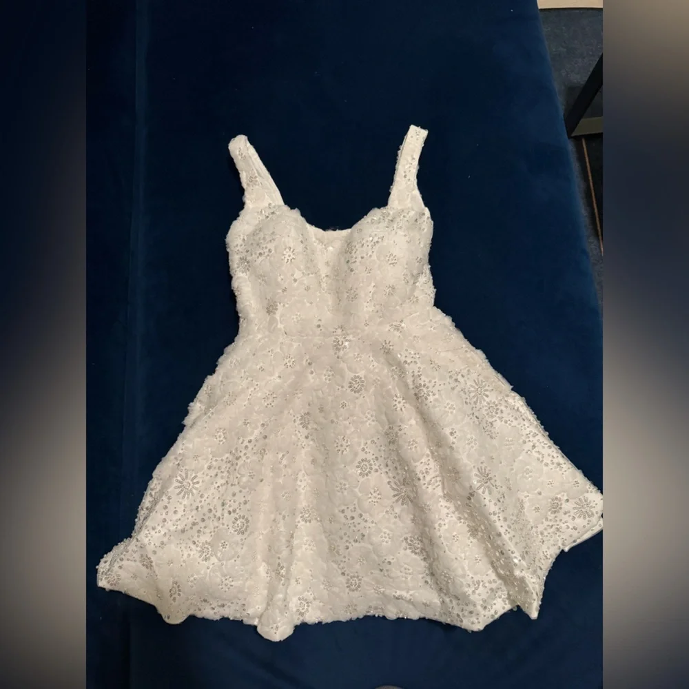 Sexy square-neck sequin beaded bridal mini dress with train and gloves - Picture 5 of 11